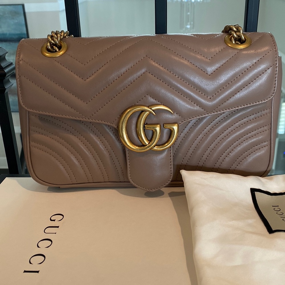 Gucci Double G Marmont shoulder bag - Medium. EXCELLENT condition.